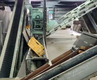 繭を乾燥させる乾燥機1